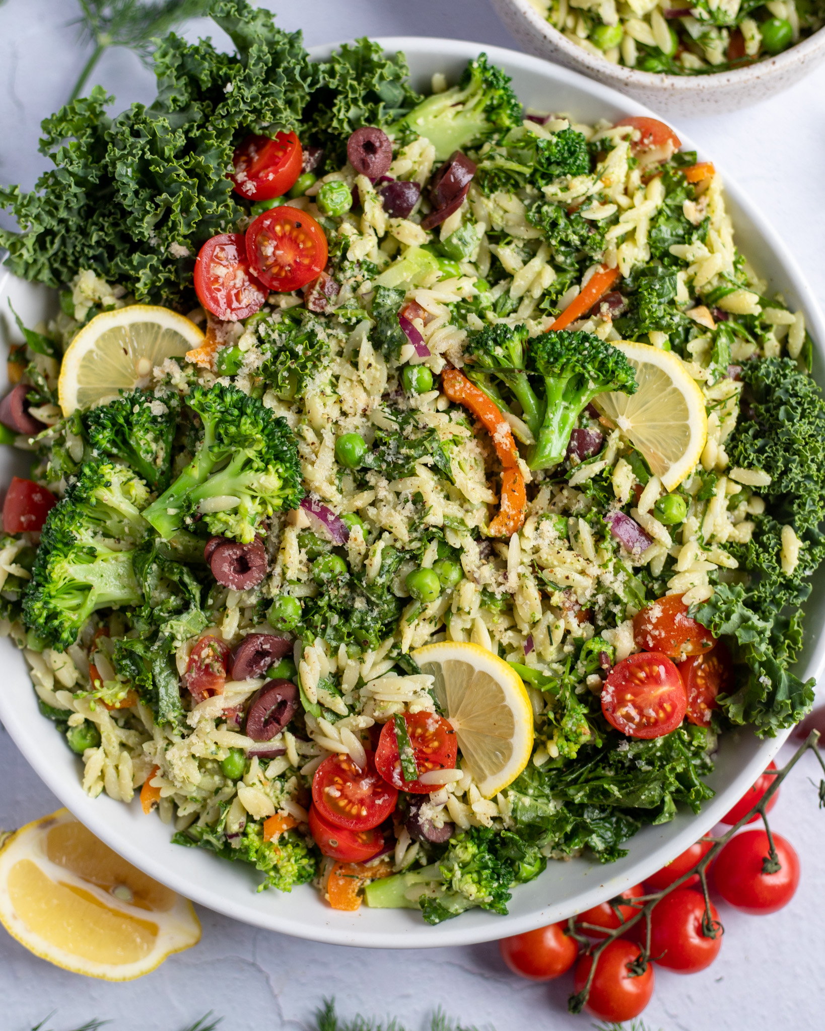 https://betterfoodguru.com/wp-content/uploads/2022/06/Orzo-with-Herby-Pesto.jpg