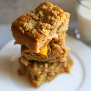 Vegan Peach Crumble Cake